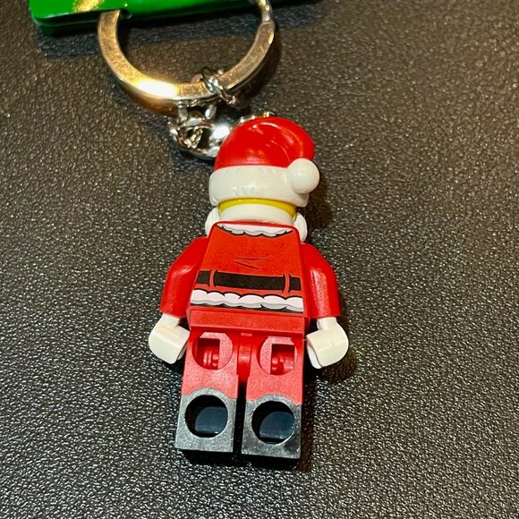 LEGO 854201 SANTA CLAUS Minifigure Keychain Keyring 6395596 NWT in Hand - Picture 5 of 7